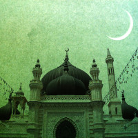 Recep Ayını İbadetle Geçiren Kadın